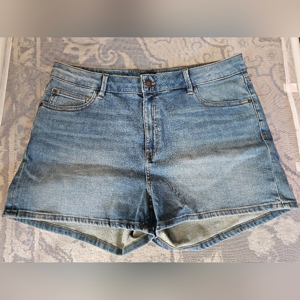 M & S Denim Shorts SZ 16 Womens NWOT
